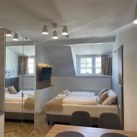 アパート Apartments